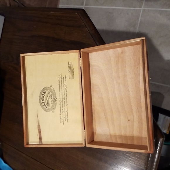 Authentic Wooden Cigar Box - Picture 7 of 9